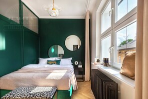 3 bedrooms, iron/ironing board, free WiFi, bed sheets - Eclectic 2-bed apartament (Kraków)