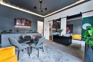 A modern interior with a dining area, kitchen, and living space. - Eclectic 2-bed apartament (Kraków)