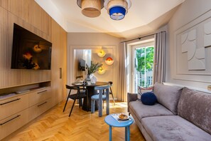 TV - Apartament Contempo. (Kraków)