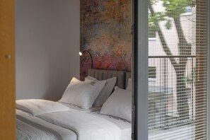 3 bedrooms, iron/ironing board, free WiFi, bed sheets - Modern 2-Bed Apartment with 2 Bathrooms, Balcony (Kraków)