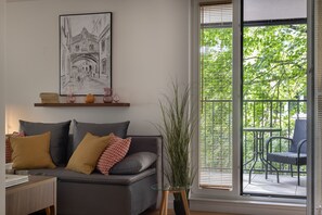 Smart TV - Modern 2-Bed Apartment with 2 Bathrooms, Balcony (Kraków)