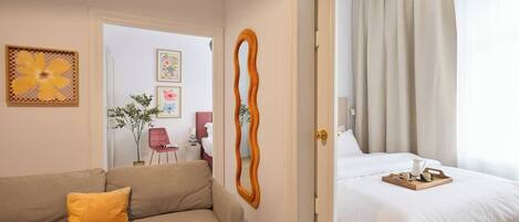 2 bedrooms, desk, iron/ironing board, bed sheets