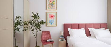 2 bedrooms, desk, iron/ironing board