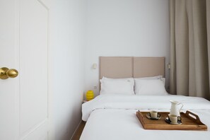 2 bedrooms, iron/ironing board - Canvas House Porcelain 2-bed family apartment (Kraków)