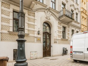 Exterior detail - 2-bedroom classy apartment near Planty Park (Kraków)