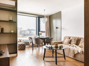 TV - Vistula View 1-bed Apartment (Kraków)
