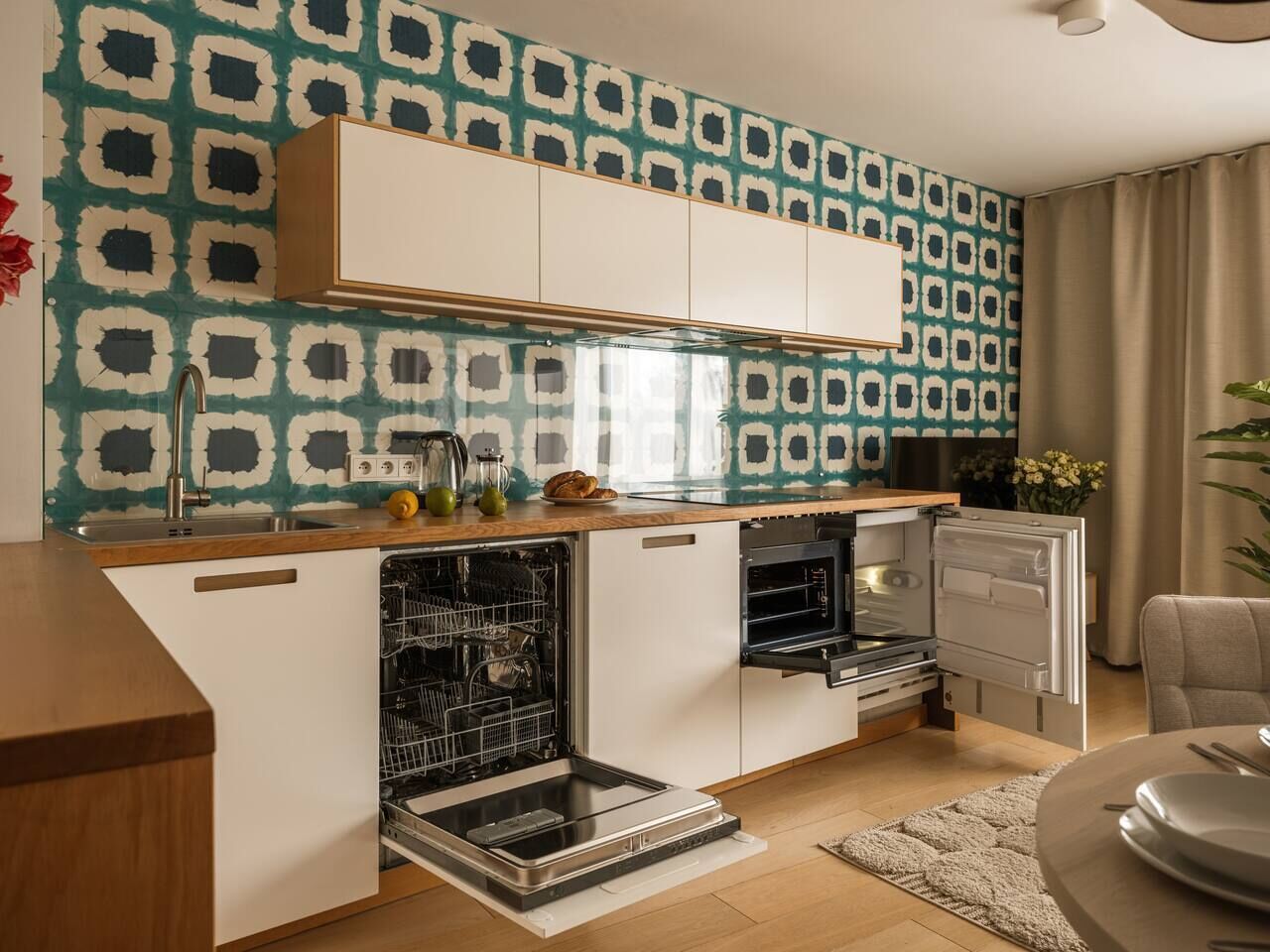 Fridge, oven, stovetop, dishwasher