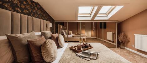 3 室のベッドルーム、デスク、WiFi、ベッドシーツ