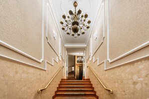Interior - White Lotus - 2-bed apartment, full kitchen (Kraków)
