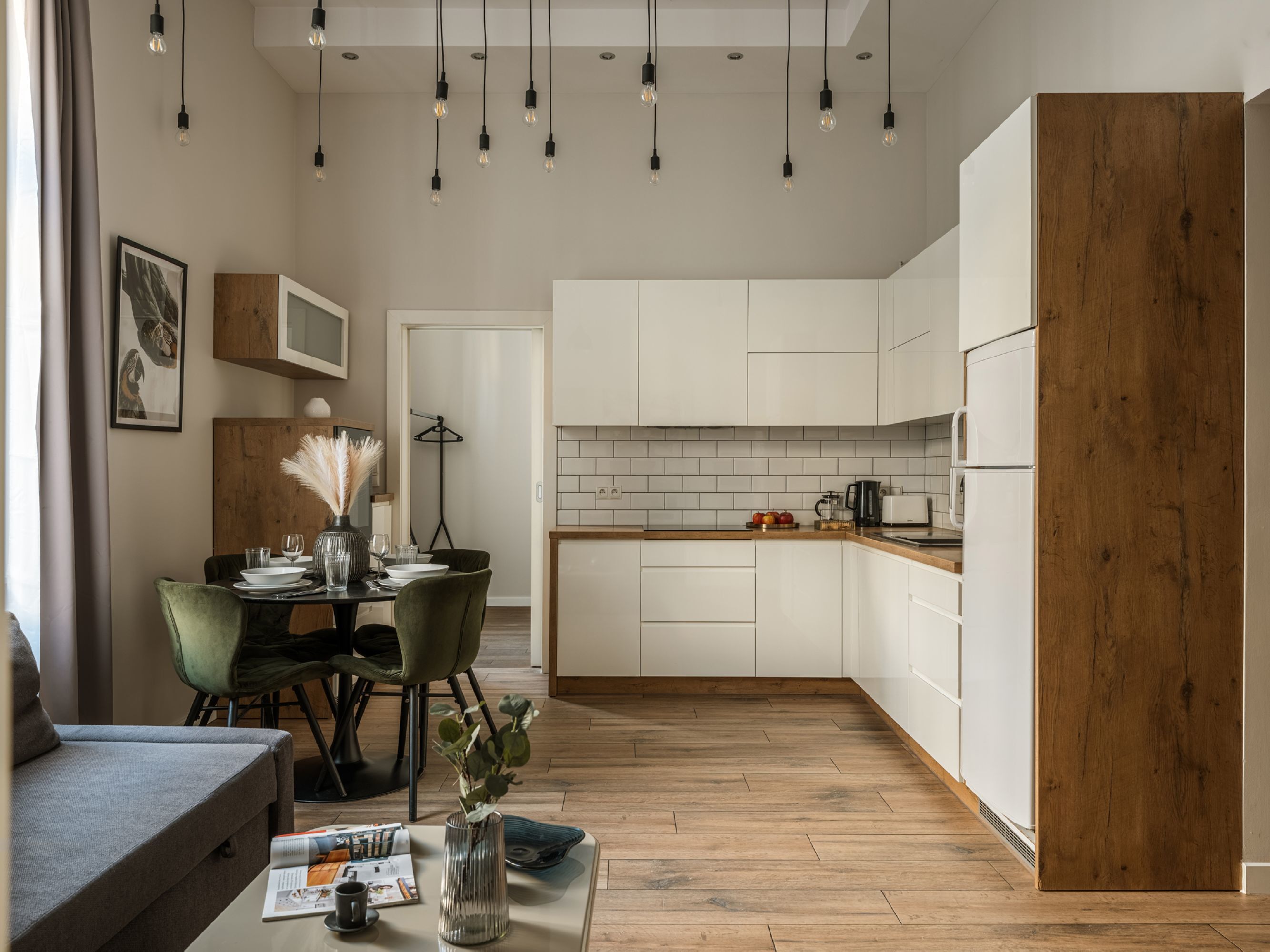 Refrigerador, horno, lavavajillas y cafetera y tetera 