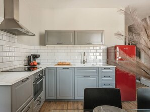 Fridge, oven, stovetop, dishwasher - 2-bedroom Boho apartment in the heart of Kazimierz (Kraków)