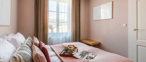 2 bedrooms, desk, iron/ironing board, free WiFi