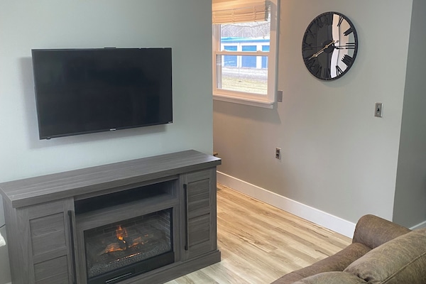 TV, fireplace