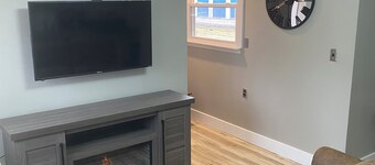 Quaint recently renovated apartment with AC in Geneva close to lake and wineries