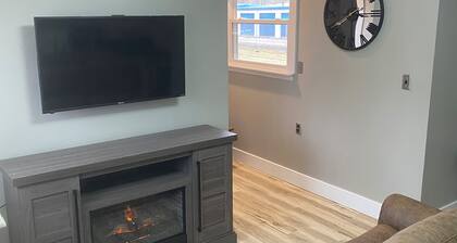 Quaint recently renovated apartment with AC in Geneva close to lake and wineries