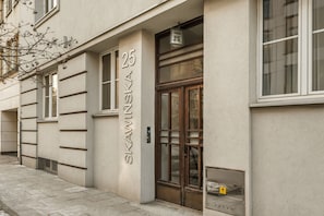 Exterior detail - Skawińska 2-bed apartment on the ground floor (Kraków)