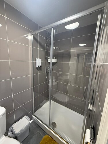 Double Bedroom with Attached Bathroom in Blackpool-Families and Couplies Only