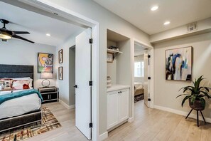 A modern bedroom with a bed, bedside tables, and a ceiling fan. - Modern 3-bedroom w/3 En-Suite Bathrooms in Old Town Scottsdale (Scottsdale)
