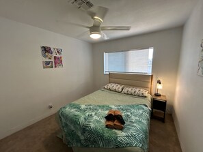 4 chambres, bureau, fer et planche à repasser, accès au Wi-Fi (inclus)