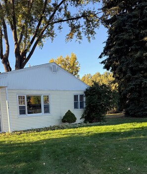 Exterior - Cozy 2-bedroom house in adorable Hulett, near the Blackhills and Devils Tower. (Hulett)