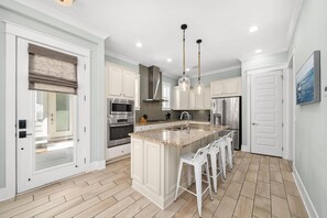 Fridge, microwave, oven, stovetop - Spacious Townhome | Golf Cart + Bikes Included! (Inlet Beach)