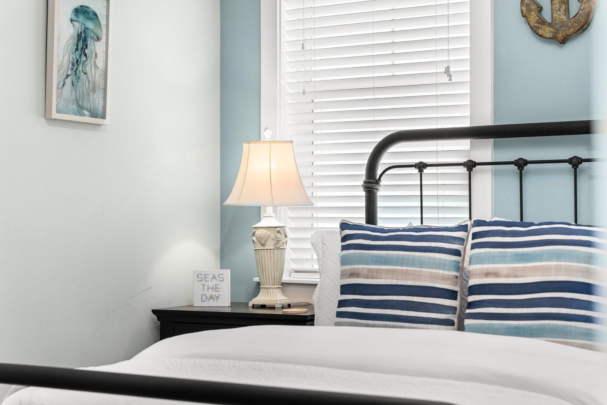 3 habitaciones, tabla de planchar con plancha y cuna de viaje 