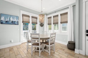 Dining - Spacious Townhome | Golf Cart + Bikes Included! (Inlet Beach)