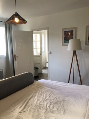 1 chambre, fer et planche à repasser, Wi-Fi, draps fournis