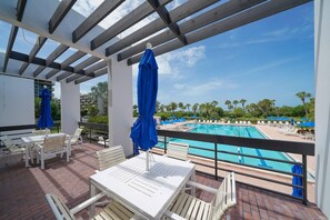 Outdoor dining - Perfect Beach View 2 Bedroom Condo (Longboat Key)