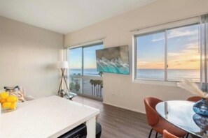 Luokittelematon kuva, 2 kautta 33, painike