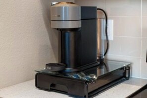 Luokittelematon kuva, 4 kautta 33, painike