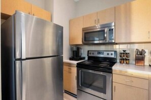 Luokittelematon kuva, 3 kautta 33, painike