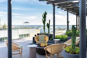 Terrace/patio - The Sunstone' Oceanfront Right On Sand Direct Beach Access Ocean View Parking (Santa Monica)