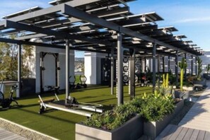 Luokittelematon kuva, 5 kautta 33, painike