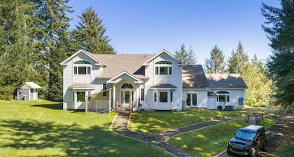Lakeside Private Compound-Pool+Dock+15 Guests