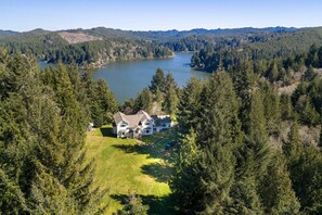 Exterior - Lakeside Private Compound-Pool+Dock+15 Guests (Lakeside)