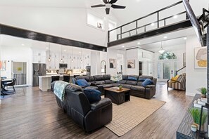 TV, fireplace - Lakeside Private Compound-Pool+Dock+15 Guests (Lakeside)