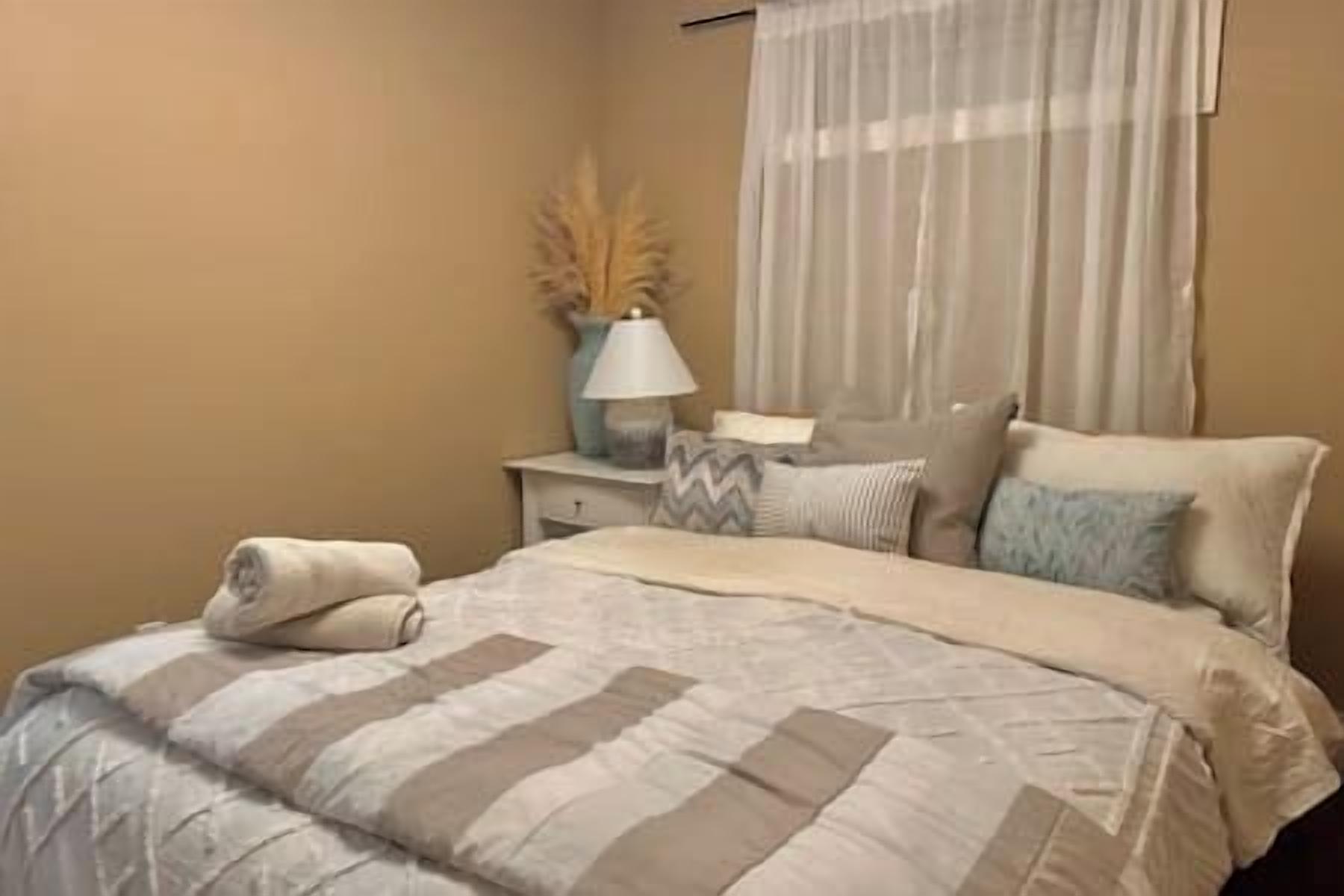 1 habitación, tabla de planchar con plancha, wifi y ropa de cama 