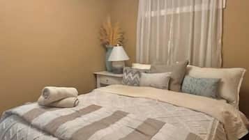 1 habitación, tabla de planchar con plancha, wifi y ropa de cama