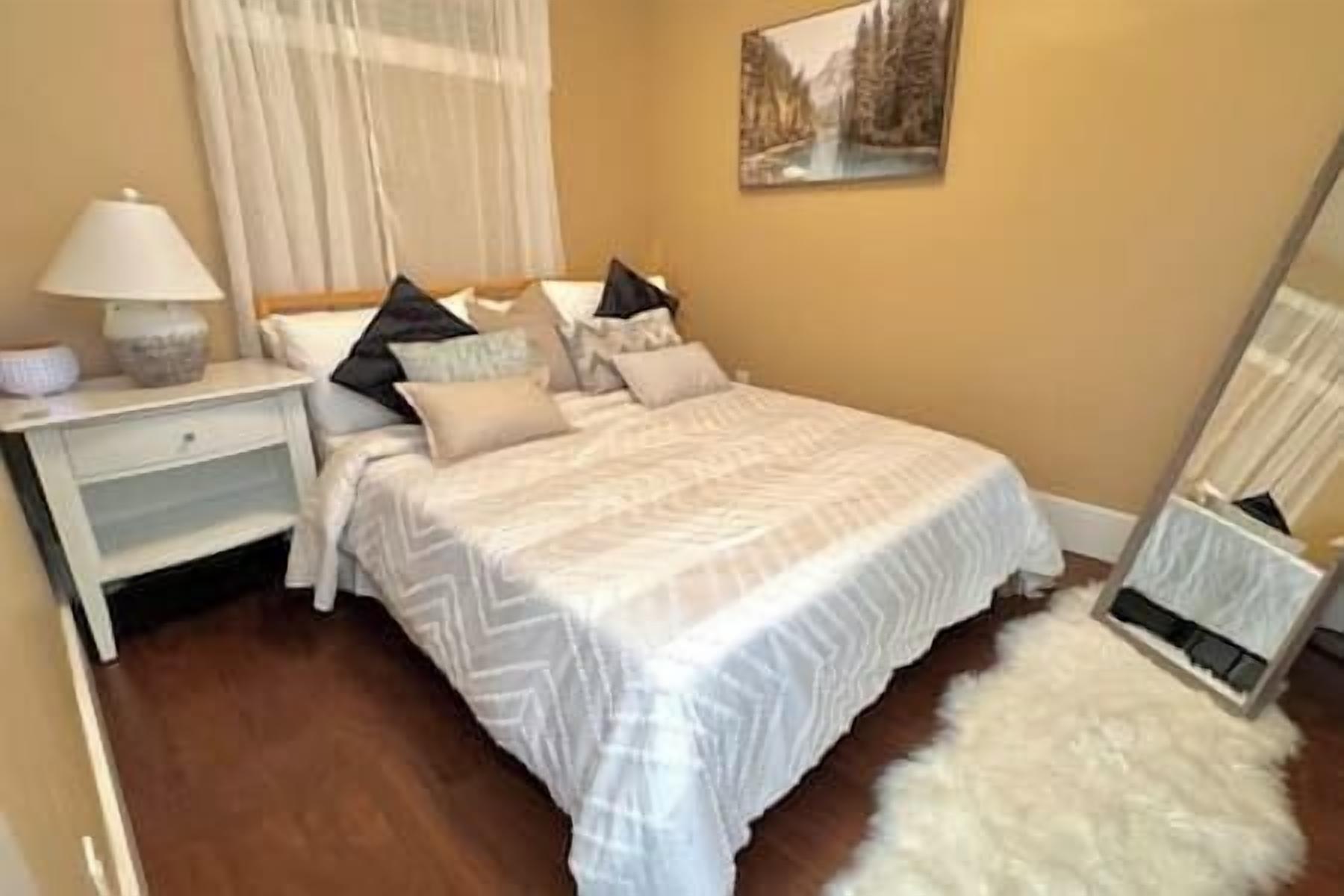 1 habitación, tabla de planchar con plancha, wifi y ropa de cama 