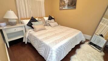 1 habitación, tabla de planchar con plancha, wifi y ropa de cama