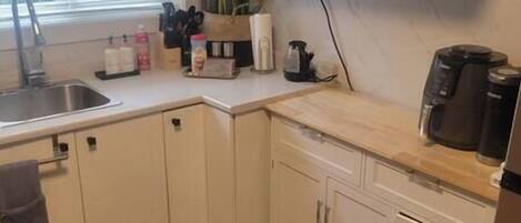 Fridge, microwave, stovetop, coffee/tea maker