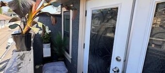 Cozy Laneway House Getaway