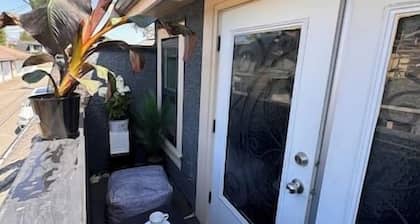 Cozy Laneway House Getaway