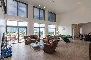 Living area - 7 Bedroom Penthouse Ocean & Mountain Views JB41001 (Jaco)