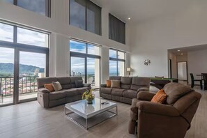 Living area - 7 Bedroom Penthouse Ocean & Mountain Views JB41001 (Jaco)