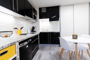 Private kitchen - Cosy studio with balcony - Unobstructed view over the roofs of Dax (Dax)
