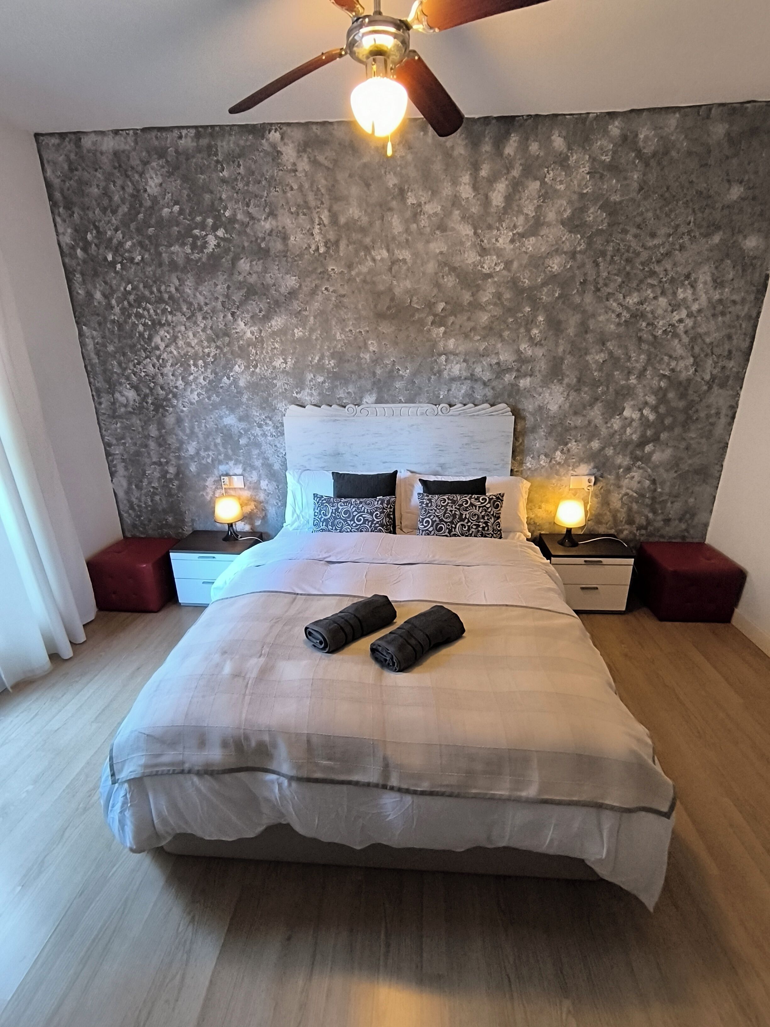 2 chambres, fer et planche à repasser, Wi-Fi gratuit, draps fournis