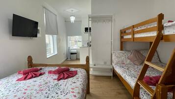 1 chambre, fer et planche à repasser, Wi-Fi, draps fournis