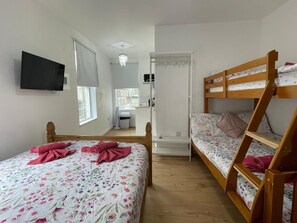 1 chambre, fer et planche à repasser, Wi-Fi, literie fournie